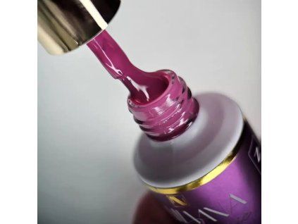 iconic031 nailvana gel lack.jpg