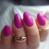 Pogledajte novi Victoria VYNN Gel Polish br. 336 Manijakalna Magenta iz kolekcije Crazy in Col